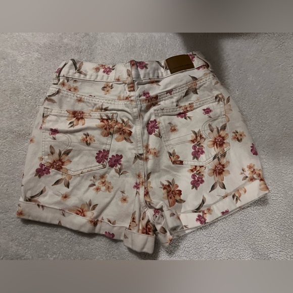 Shorts - Picture 2 of 4